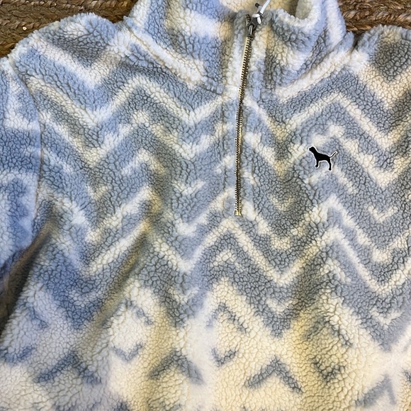 Pink brand NWOT Sherpa size small - Picture 2 of 4